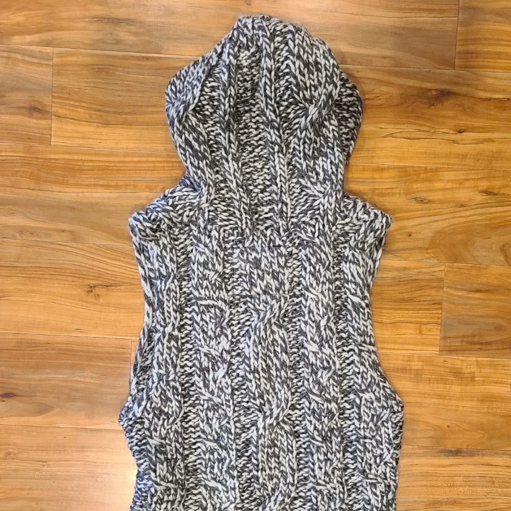 Natural Reflections Women's Hooded Cable Knit Vest Black White Fur Trim S
